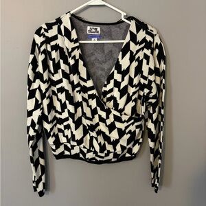 Flying Tomato Monochrome V-Neck Sweater